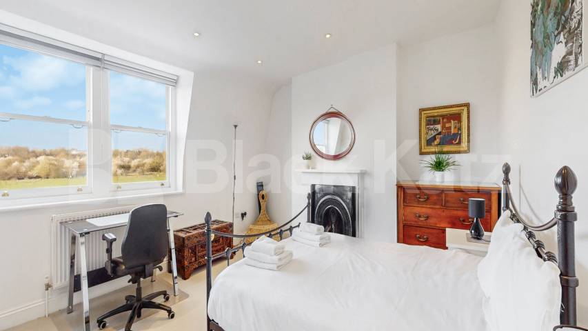 Impressive Six Bedroom House with Four Bathrooms Dalgarno Gardens, North Kensington 